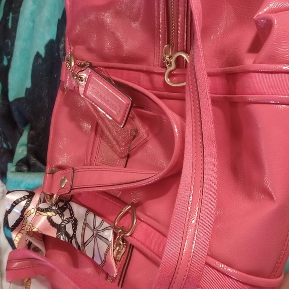 Coach poppy daisy liquid gloss satchel 10x10 nwot no callouts - Picture 12 of 12